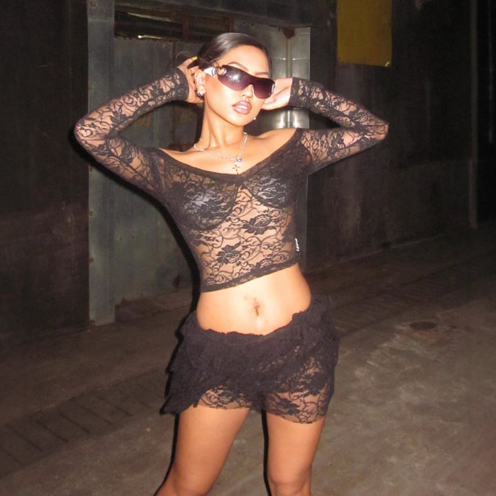 Damen Verspieltes Spitzenkleid mit transparenten Ärmeln und gestuftem Rock Echo Archiv