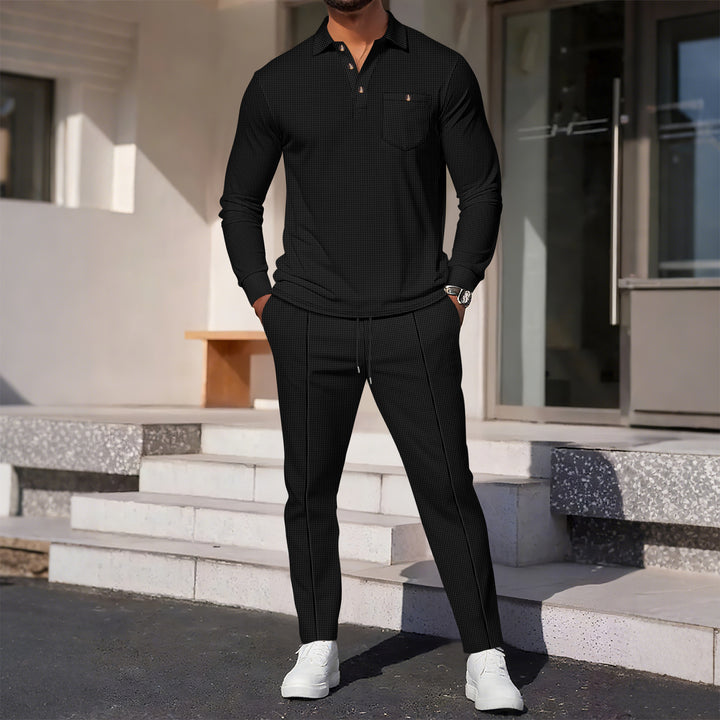 Herren eleganter Freizeitanzug mit strukturiertem Oberteil und modischen Hosen Echoarchiv