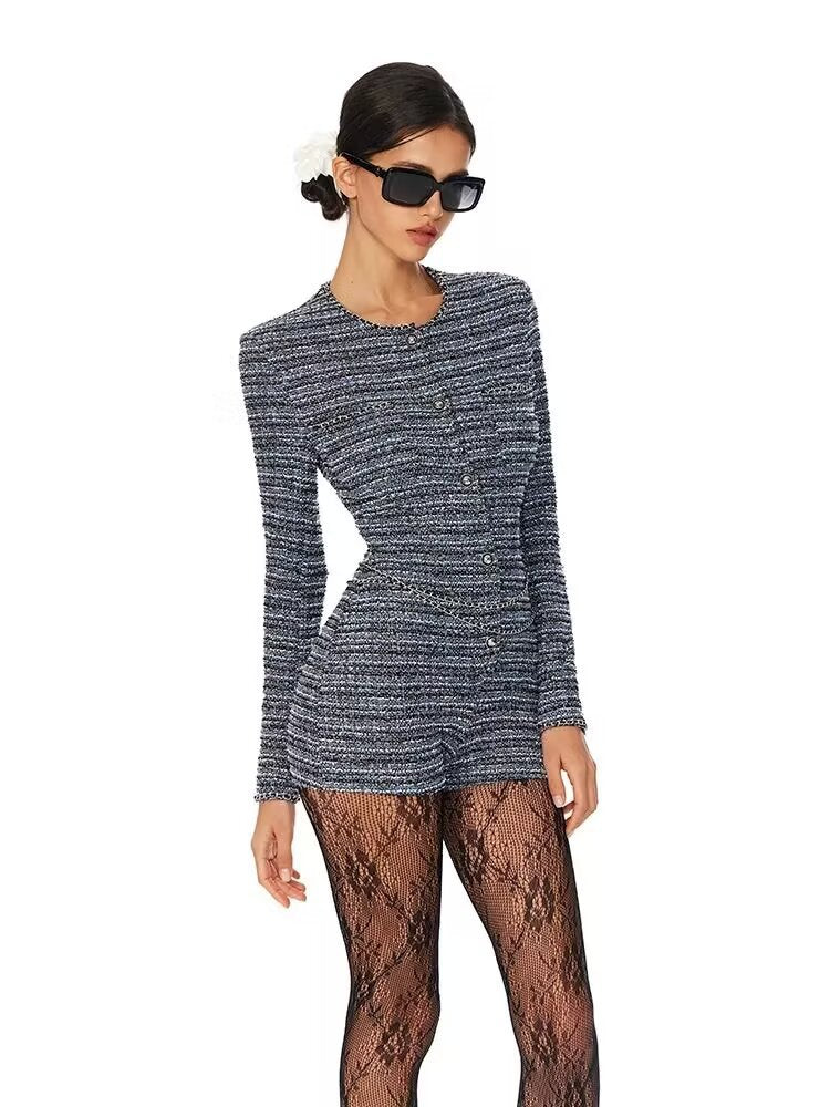 Damen Bouclé-Shorts-Overall mit taillierter Silhouette, Knopfleiste und Zierkette Echoarchiv