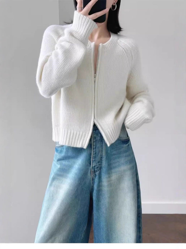 Damen Kurzjacke aus softem Feinstrick mit durchgehendem Reißverschluss und geripptem Saum Echoarchiv