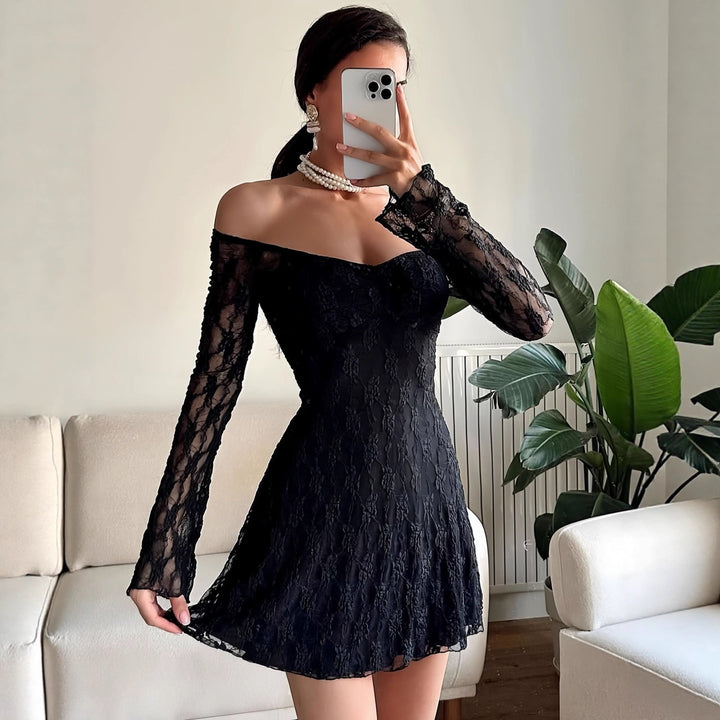 Damen Spitzenkleid mit langen Ärmeln und transparentem Detail Echo Archiv