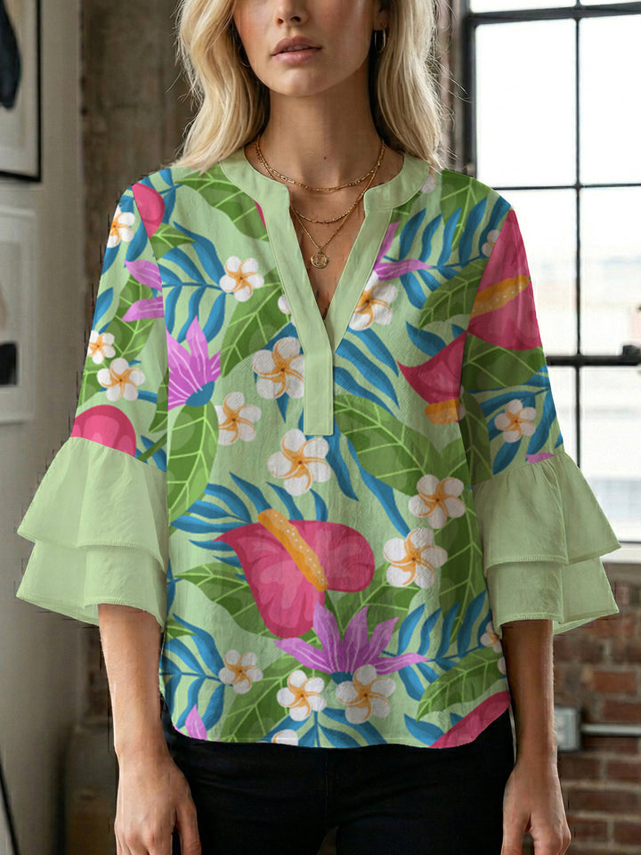 Damen Blumenkreation mit voluminösen Rüschenärmeln Echo Archiv