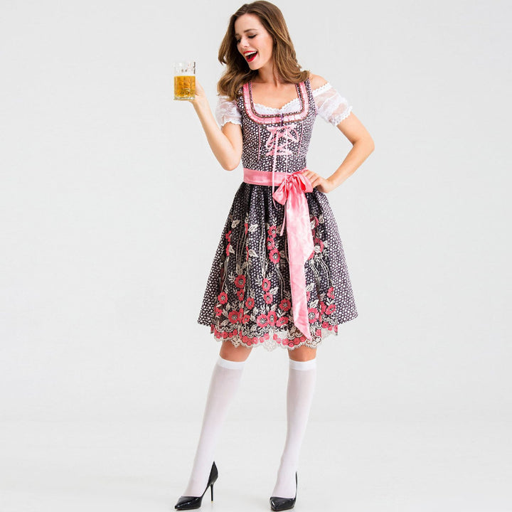 Damen nan traditionelles Kurzdirndl mit Spitzenärmeln, Schnürung und floraler Schürze Echo Archiv
