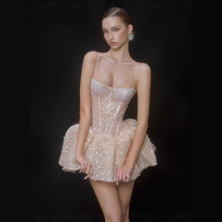 Damen Glamouröses Cocktailkleid mit funkelnden Pailletten und ausgefallener Rockform Echo Archiv