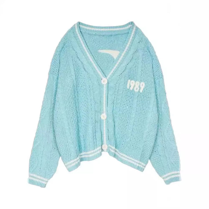 Damen nan kurze gestrickte V Ausschnitt Strickjacke mit Zopfmuster und Perlmuttknöpfen Echo Archiv