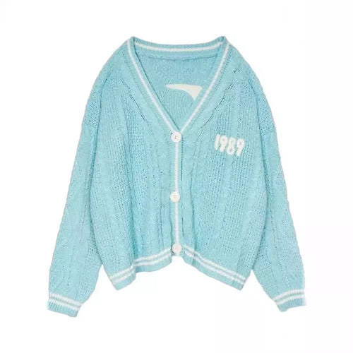 Damen nan kurze gestrickte V Ausschnitt Strickjacke mit Zopfmuster und Perlmuttknöpfen Echo Archiv
