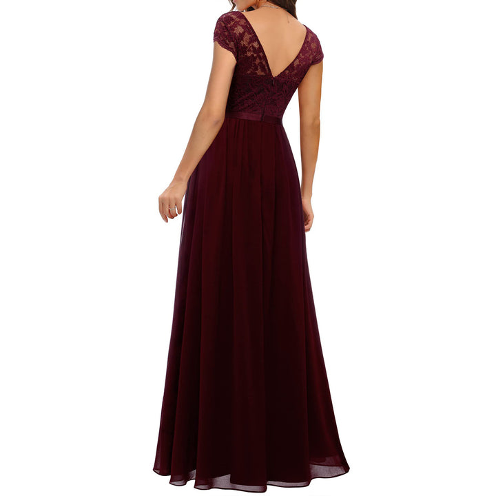 Damen Elegantes Spitzenkleid mit V-Ausschnitt Echo Archiv