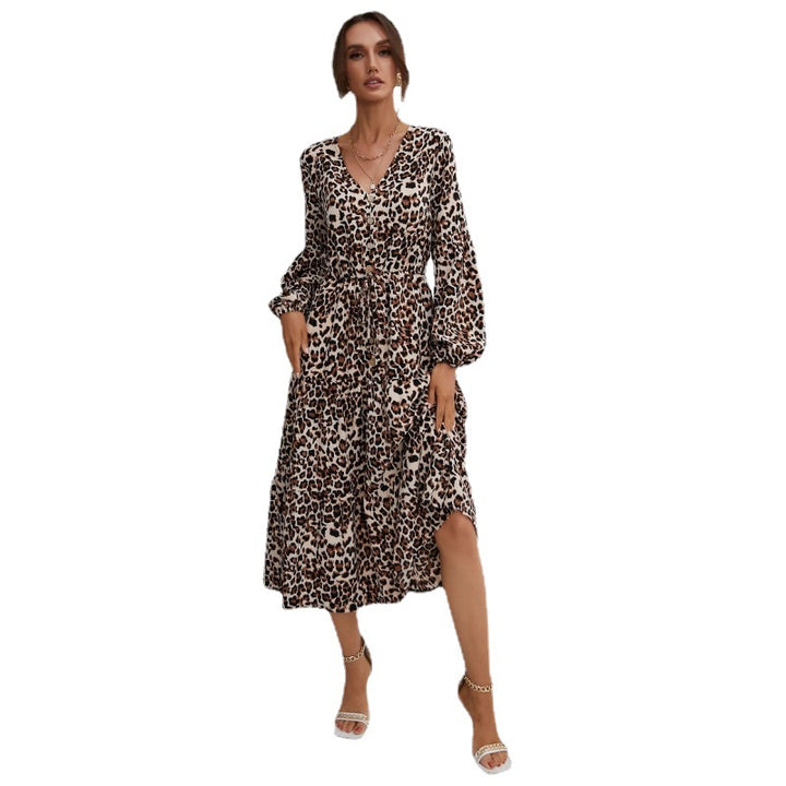 Damen Midikleid im Leo-Print mit V‑Ausschnitt, Knopfleiste, Kordeltaillen und Stufenrock Echoarchiv
