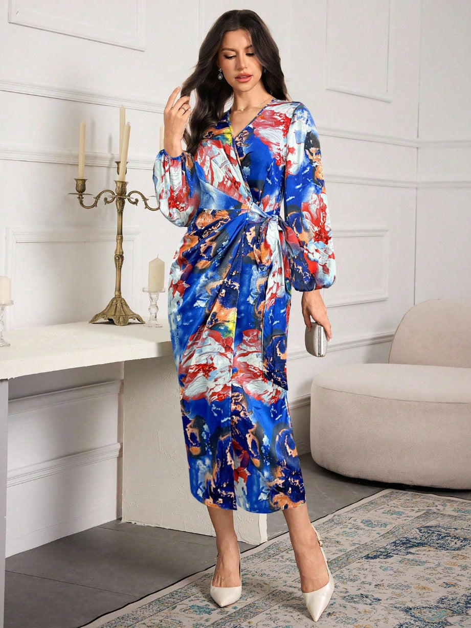 Damen Elegantes Wickelkleid mit floralen Akzenten Echo Archiv