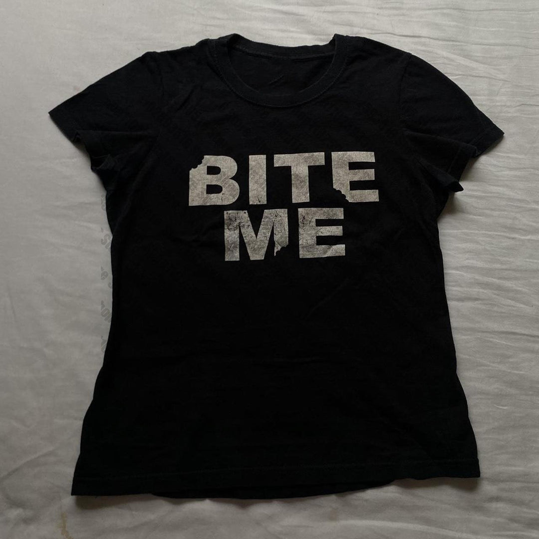 Damen T-Shirt mit auffälligem Statement-Druck Echo Archiv