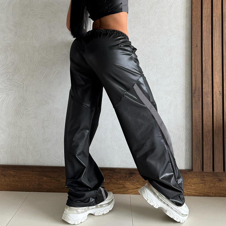 Damen nan weite Kunstleder-Trackpants mit elastischem Bund, Tunnelzug und seitlichen Streifen Echo Archiv
