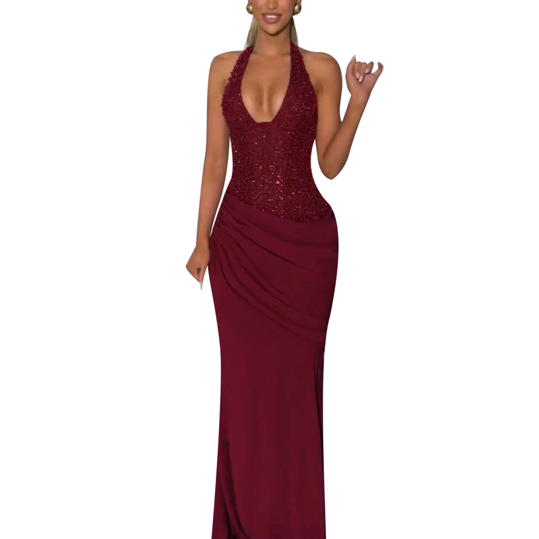 Damen glamouröses Abendkleid mit tiefem V-Ausschnitt und Rüschendetails Echo Archiv