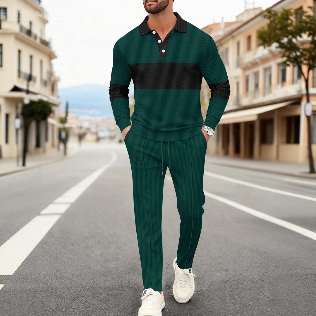 Herren sportliches Poloshirt mit eleganter Komplementär-Hose Echoarchiv