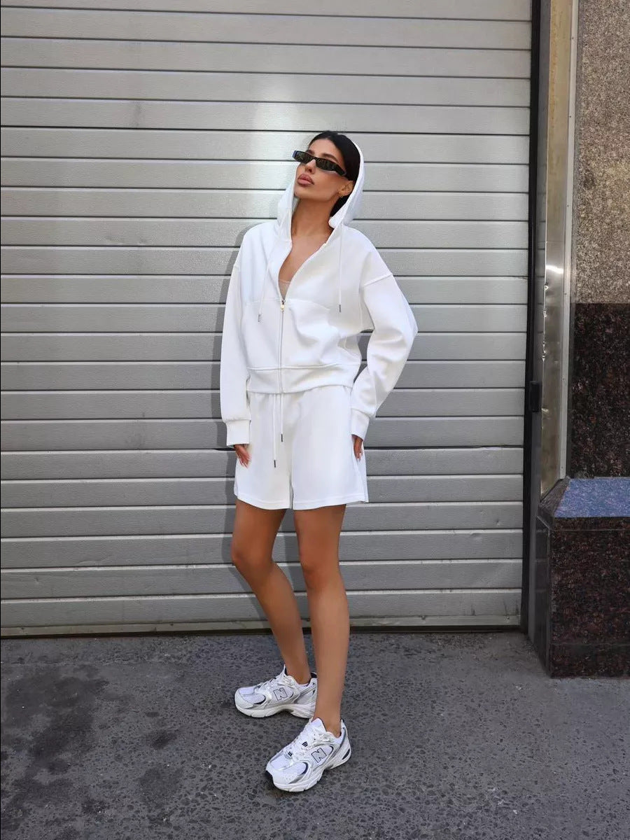 Damen nan kurzes Kapuzen-Sweatshirt mit Reißverschluss und elastischer Highwaist-Relax-Shorts Set Echo Archiv