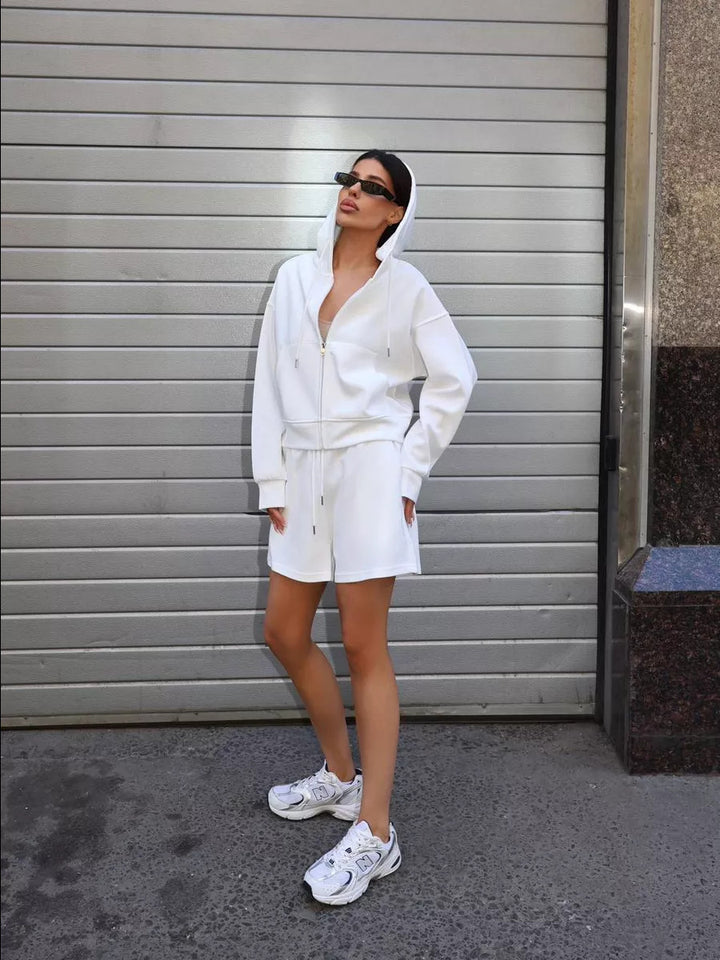Damen nan kurzes Kapuzen-Sweatshirt mit Reißverschluss und elastischer Highwaist-Relax-Shorts Set Echo Archiv