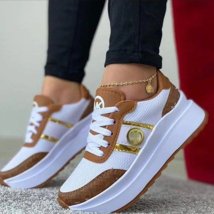 Damen  Plateau-Sneaker mit atmungsaktivem Mesh, Kunstlederbesatz und goldenen Akzentstreifen Echo Archiv