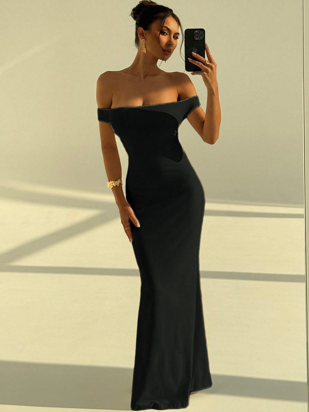 Damen Elegantes Off-Shoulder Maxikleid mit figurbetontem Schnitt Echo Archiv