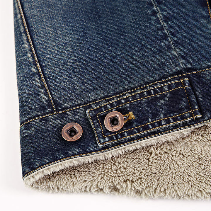 Herren Thermo-Denimjacke im Truckerstil mit vollem Teddyfleece-Innenfutter und hohem Umlegekragen Echo Archiv