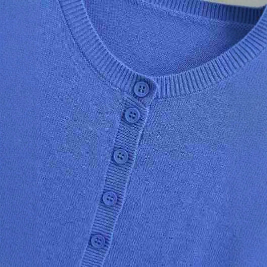 Damen Fein gestrickte Rundhals-Strickjacke mit Knopfleiste und Rippbündchen Echoarchiv