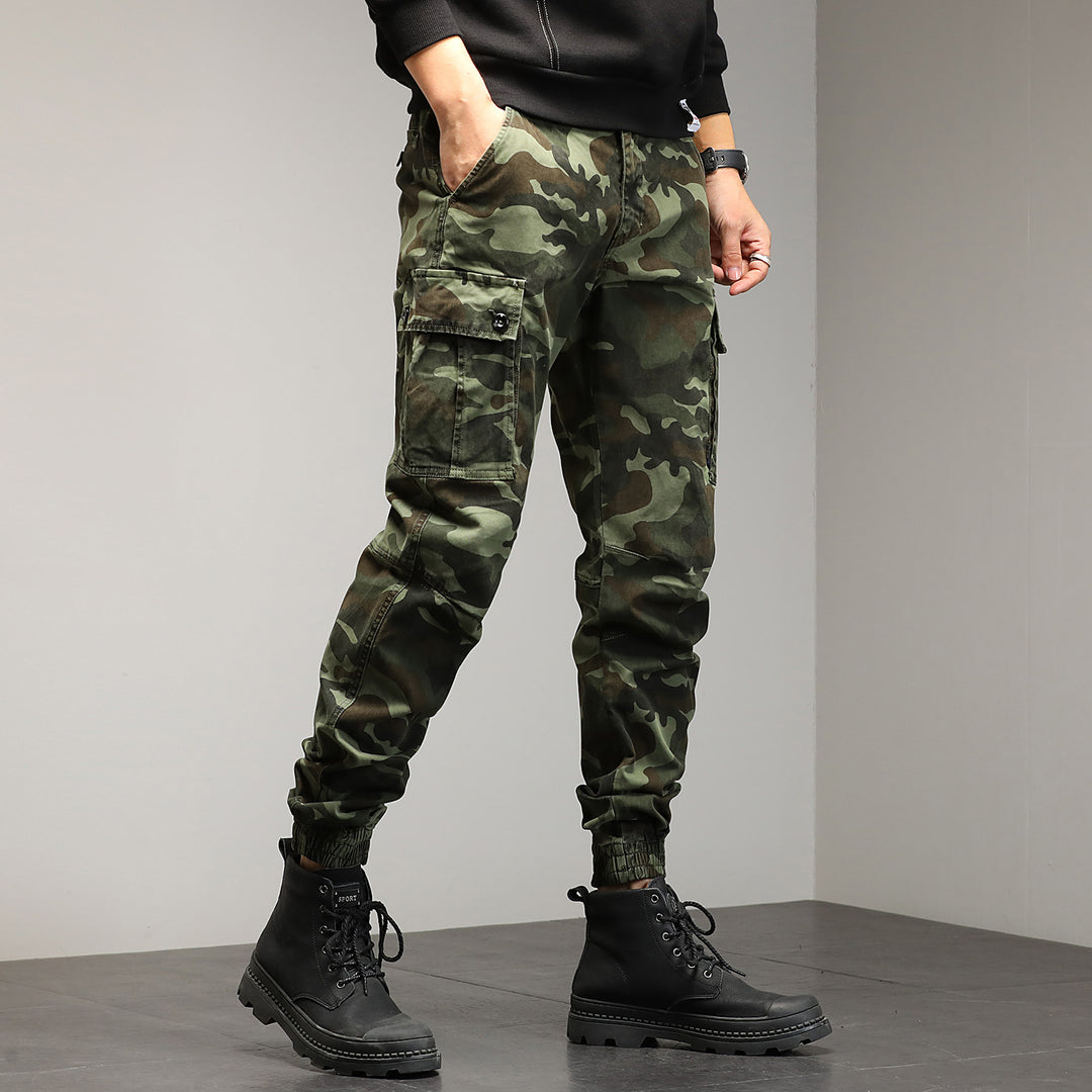 Herren Konisch geschnittene Utility-Cargohose im Camouflage-Joggerstil mit elastischem Bund und gerippten Bündchen Echo Archiv