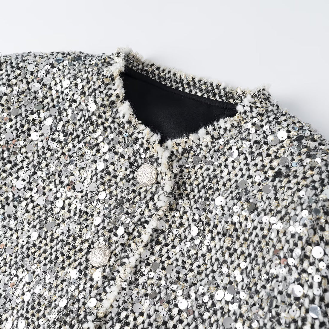 Damen Kurzjacke im Bouclé‑Stil mit Paillettenbesatz und Perlmuttknöpfen Echoarchiv