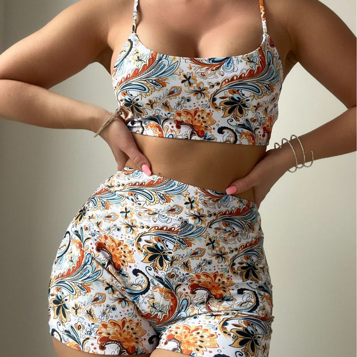 Damen Sportliches Crop-Top und High-Waist Shorts Set Echo Archiv