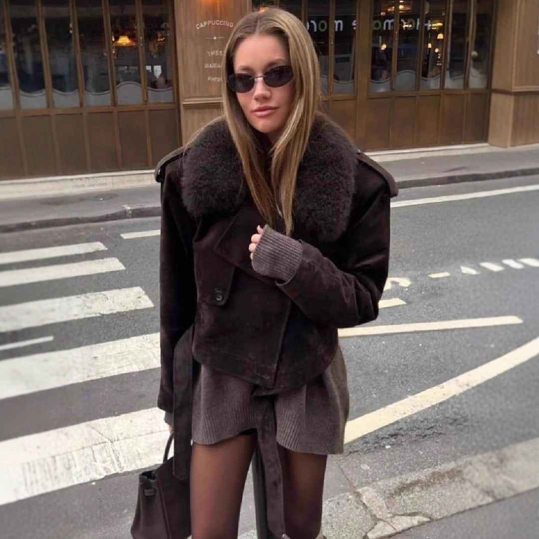 Damen Cropped-Motorjacke aus Wildlederoptik mit voluminösem Teddykragen Echo Archiv