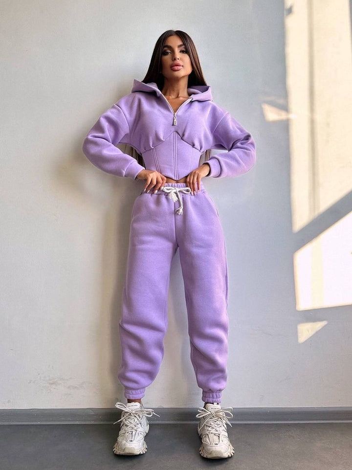 Damen Crop-Kapuzenjacke mit Korsagennaht und High-Waist Jogginghose – Élanora