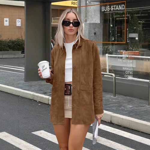 Damen Weiche Wildlederjacke mit Praktischen Aufgesetzten Taschen und Elegantem Schnitt Echoarchiv