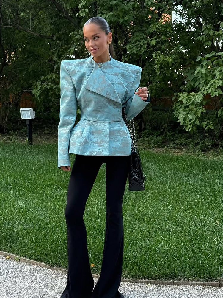 Damen Taillierter Jacquard-Blazer mit betonten Schultern, Schößchen und asymmetrischem Revers Echoarchiv