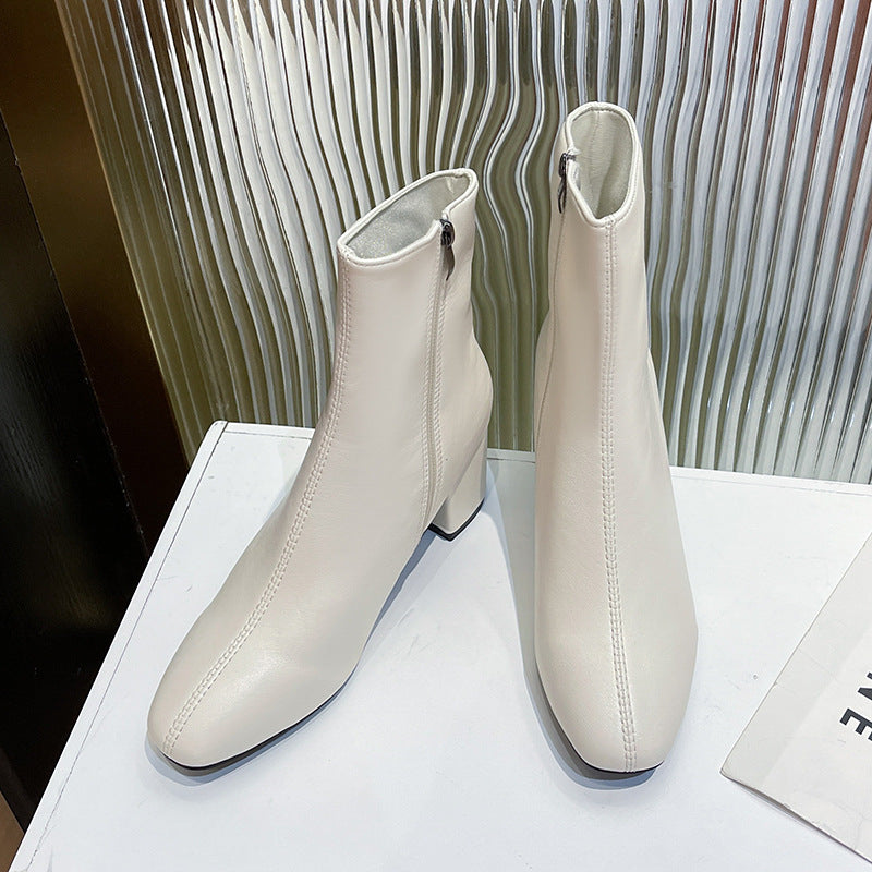 Damen nan elegante knöchelhohe Stiefelette in glatter Lederoptik mit mittelhohem Blockabsatz und dezenter Frontnaht Echo Archiv
