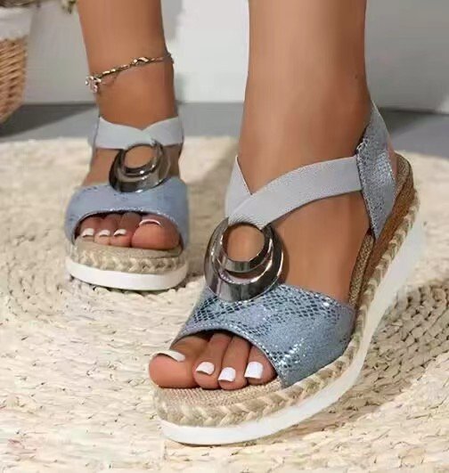 Damen Keil‑Sandalen mit Bast‑Plateau, elastischem Fersenriemen und Zier‑Metallornament Echo Archiv