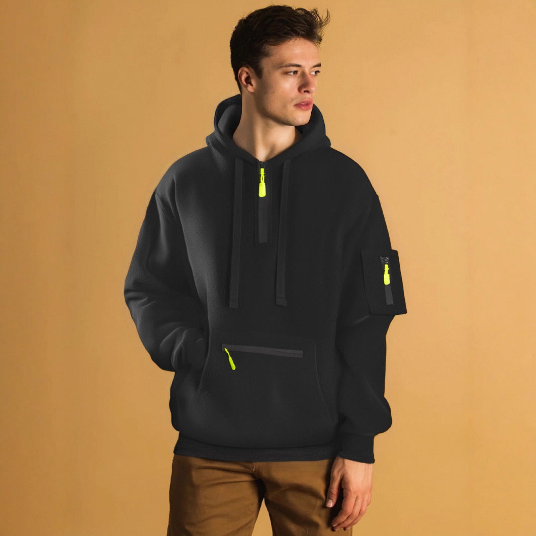Herren modischer Kapuzenpullover mit innovativen Reißverschlusselementen Echoarchiv