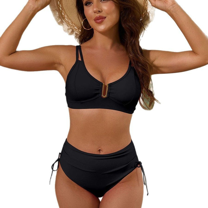 Damen Hochtailliertes Bikini-Set mit verstellbaren Trägern und elegantem Goldakzent Echo Archiv