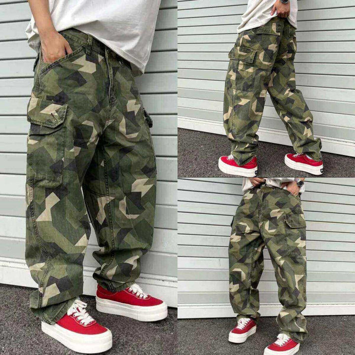 Herren Cargo-Hose mit modernem Camouflage-Design Echoarchiv