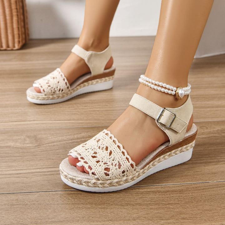 Damen  bestickte Espadrille-Pantoletten mit verstellbarem Knöchelriemen, floraler Häkel-Optik und geflochtenem Jute-Plateau Echo Archiv