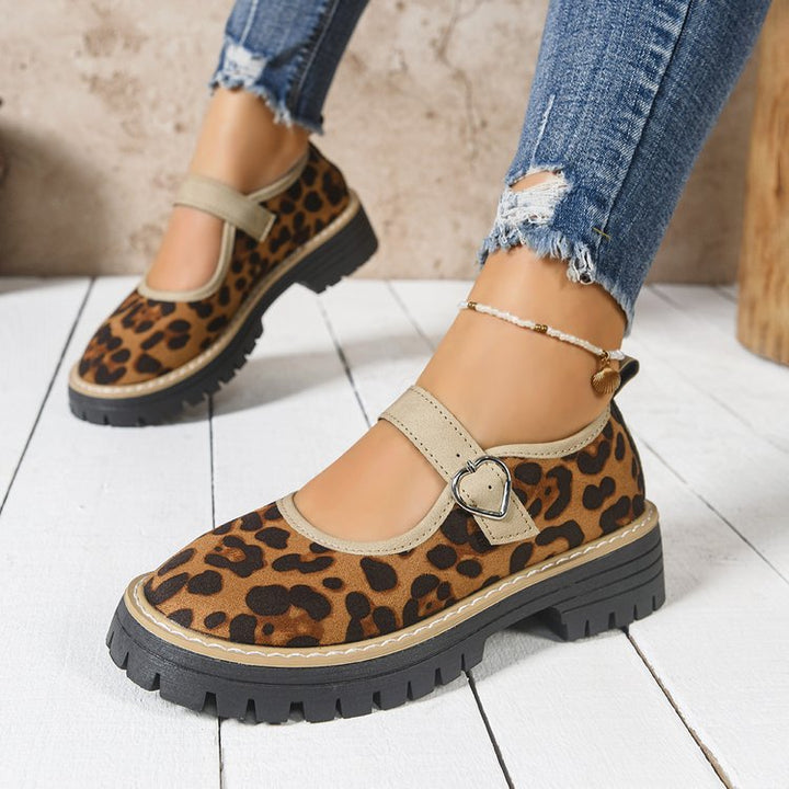 Damen Riemchen‑Slipper im Mary‑Jane‑Stil mit grober Profilsohle und Herzschließe Echo Archiv