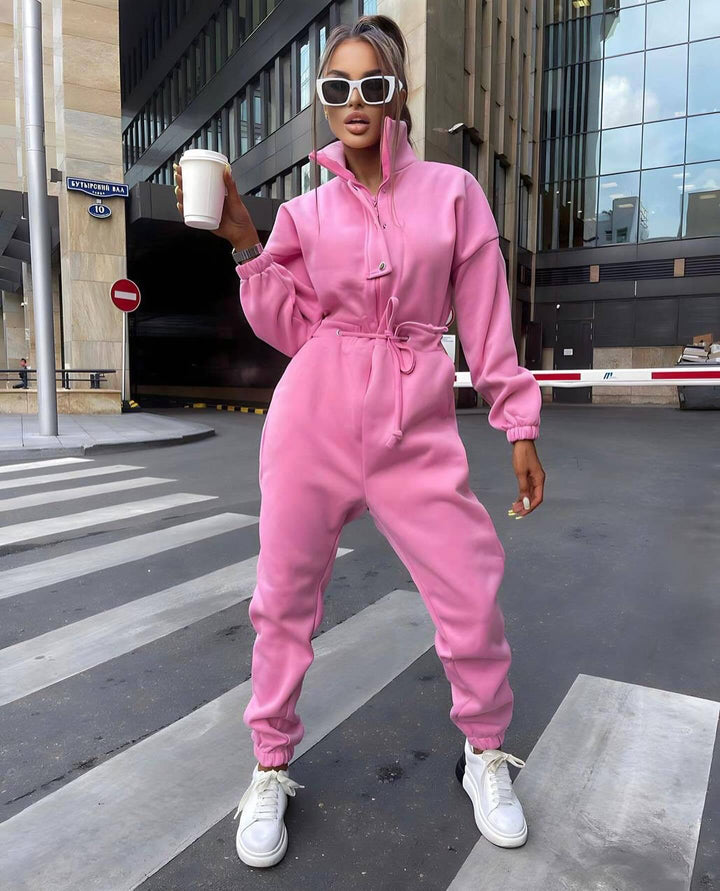Damen taillierter Velours-Jumpsuit mit Tunnelzug Stehkragen und elastischen Bündchen – Solévia