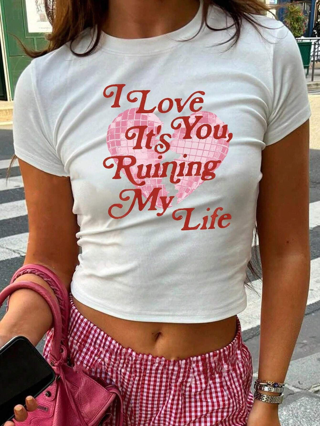 Damen Crop-Top mit kreativem Grafikdesign und modernem Schriftzug Echo Archiv