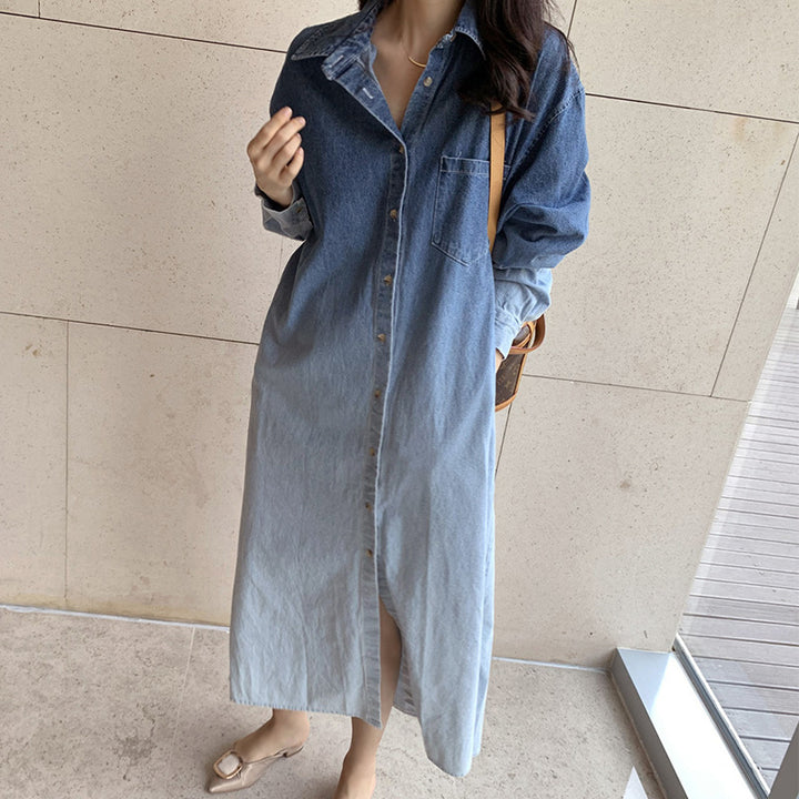 Damen Verlaufs-Jeans-Hemdkleid Maxi mit durchgehender Knopfleiste, Brusttasche und Seitenschlitzen – Valéora
