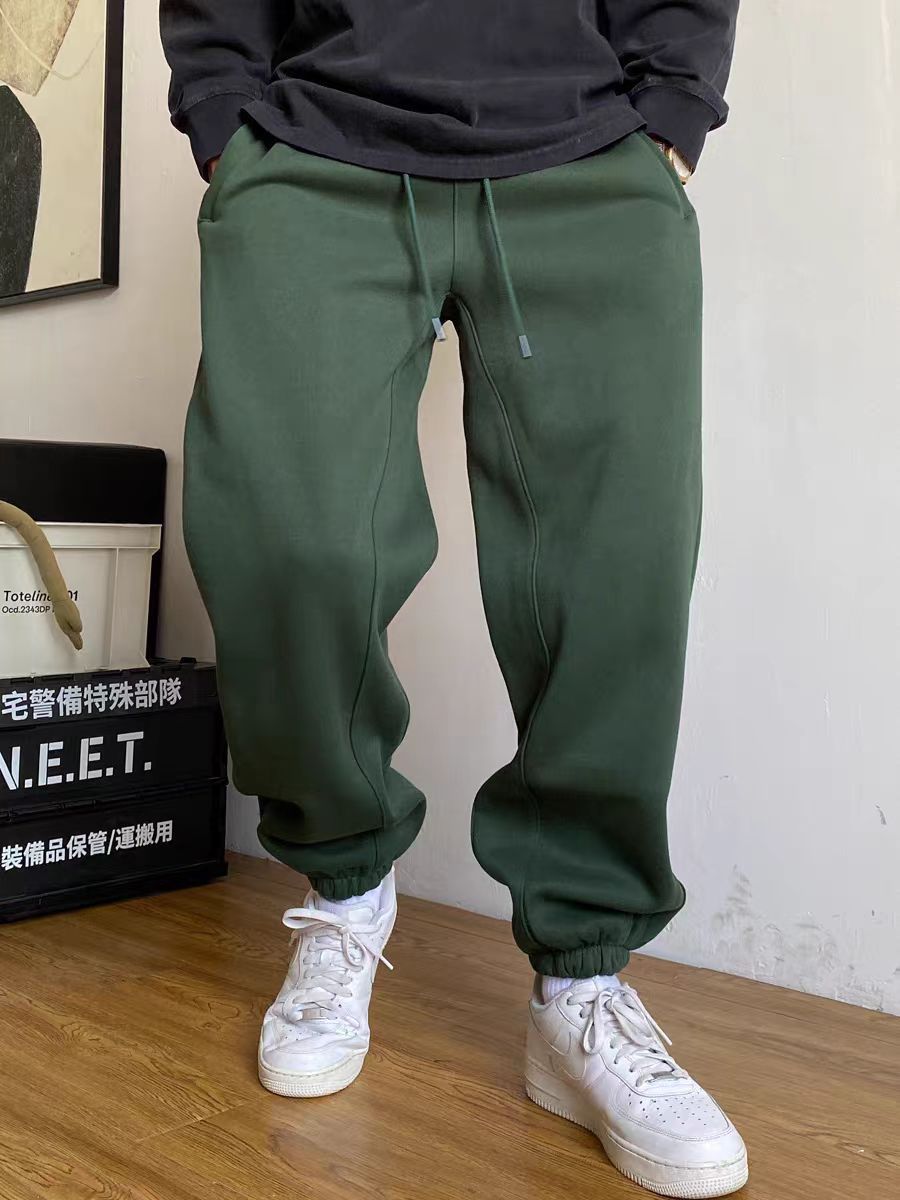 Herren tapered Jogginghose mit markanter Schrittnaht Kordelzug und elastischen Knöchelbündchen – Sorevano