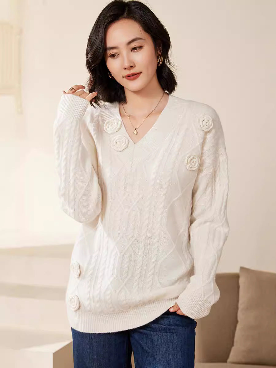 Damen Zopfmuster-V-Pullover mit dreidimensionalen Blumenapplikationen aus weichem Wollmix Echoarchiv