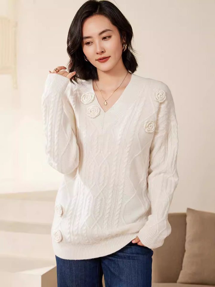 Damen Zopfmuster-V-Pullover mit dreidimensionalen Blumenapplikationen aus weichem Wollmix Echoarchiv