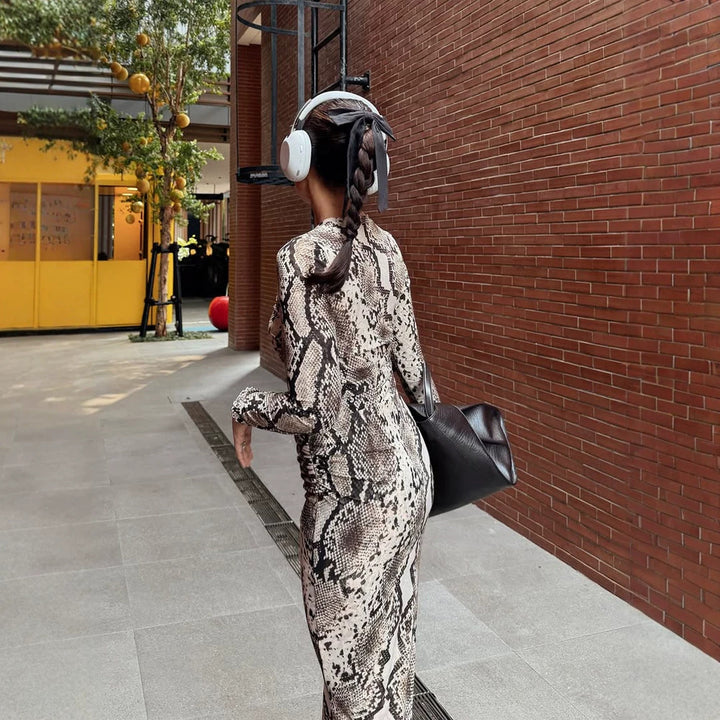 Damen Figurbetontes Maxikleid aus Stretch-Jersey mit Schlangenprint und Rundhalsausschnitt Echoarchiv