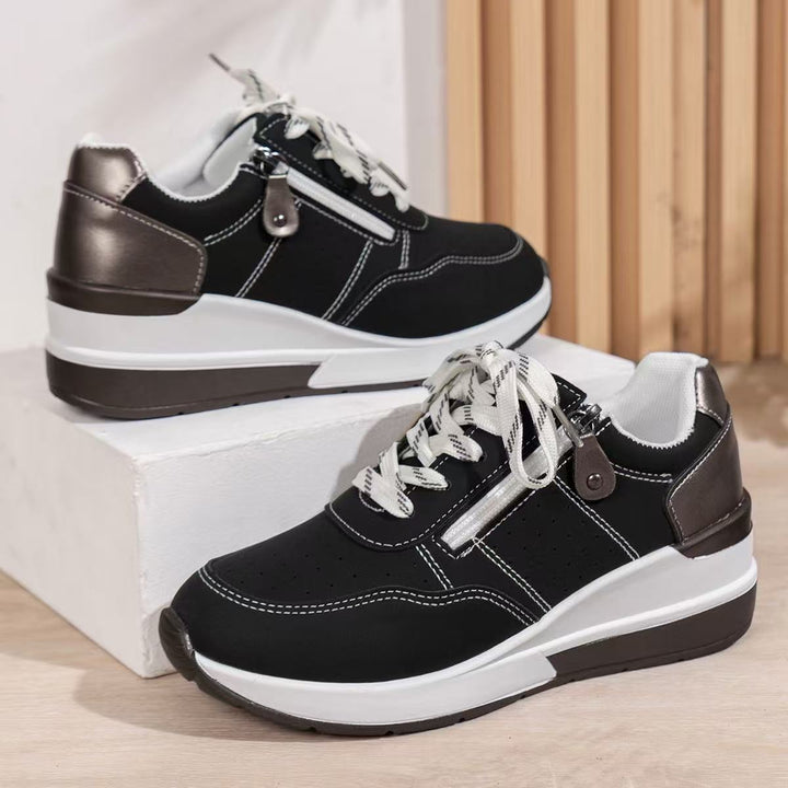 Damen Keilabsatz-Sneaker mit seitlichem Reißverschluss und perforiertem Obermaterial – Névara
