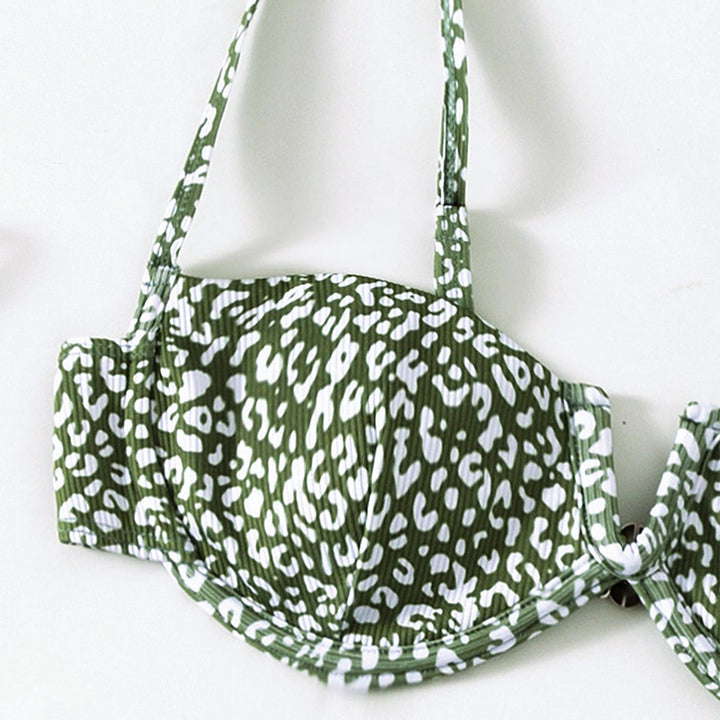 Damen Bikini-Set mit einem modernen Tiermotiv und elegantem Wickelrock Echo Archiv
