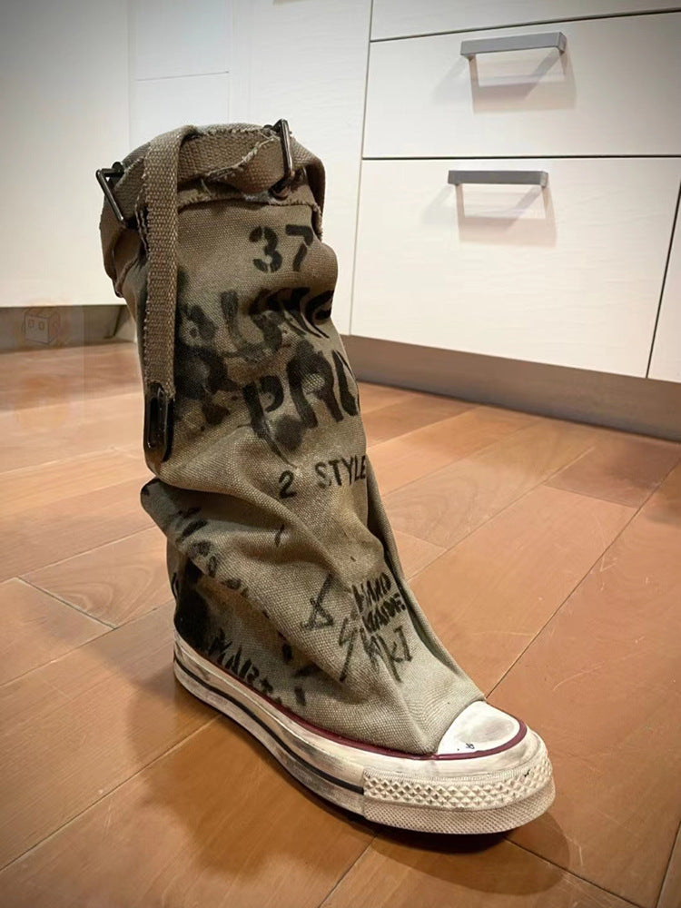 Damen Slouchy Canvas-High-Top Sneaker-Stiefel mit Gurt und Graffiti-Print Echo Archiv
