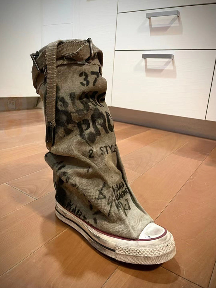 Damen Slouchy Canvas-High-Top Sneaker-Stiefel mit Gurt und Graffiti-Print Echo Archiv