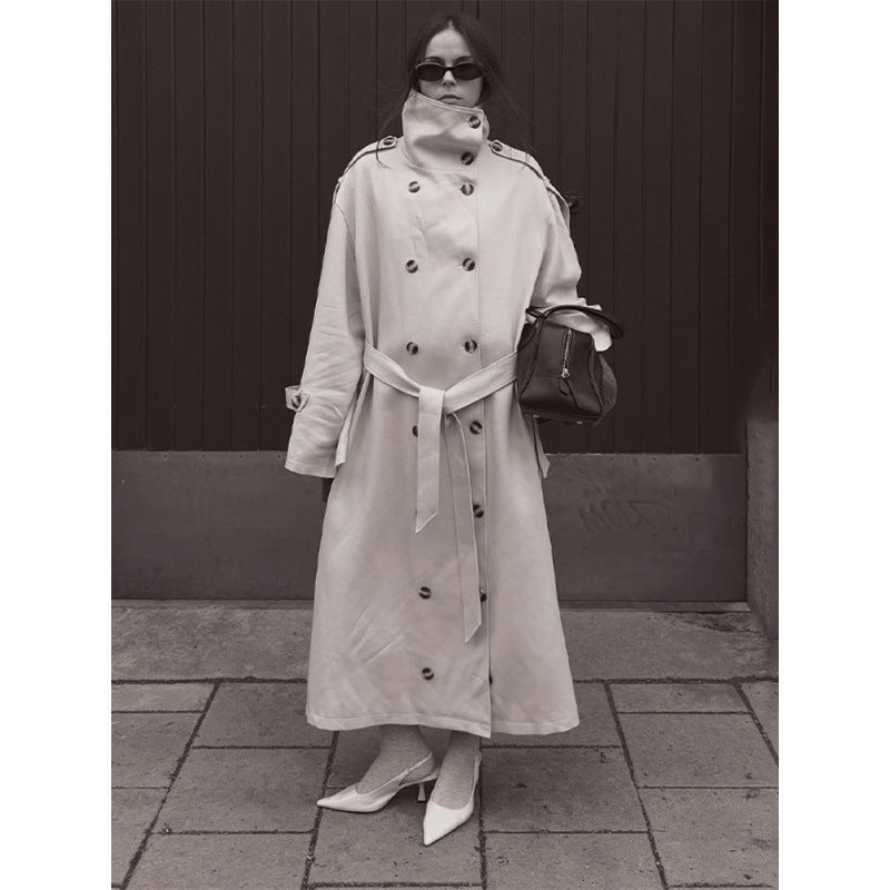 Damen Langer Oversized Trenchcoat mit hohem Stehkragen, Glockenärmeln und Bindegürtel Echoarchiv