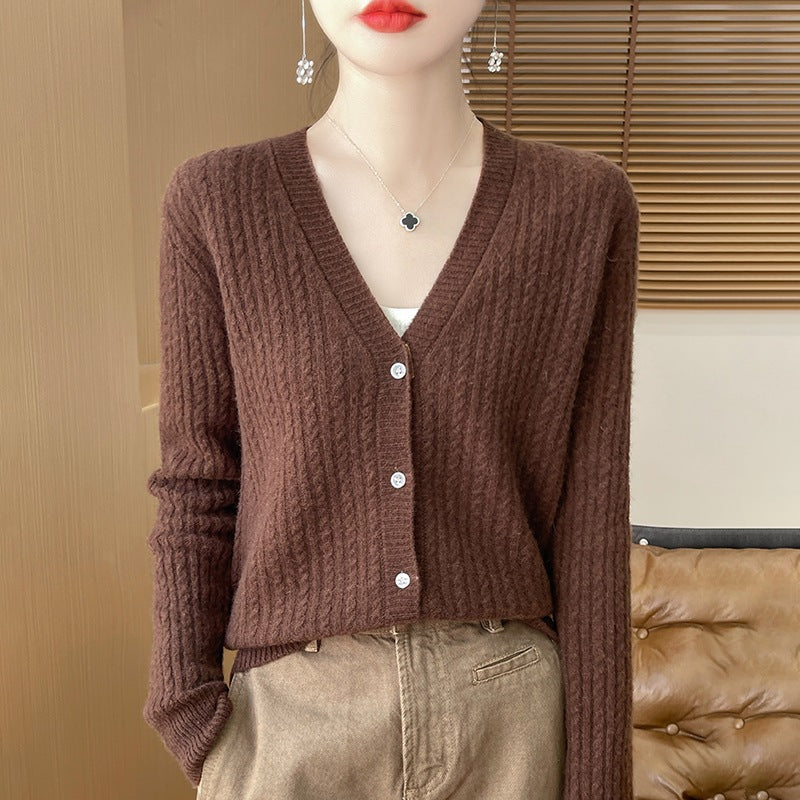 Damen Kurzgeschnittener Feinstrick-Cardigan mit V‑Ausschnitt, feiner Rippenstruktur und Perlmuttknöpfen Echoarchiv